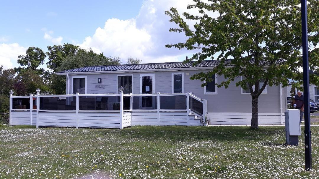 Luxury 6 Berth Lodge At Quince 10 Ferndown Esterno foto
