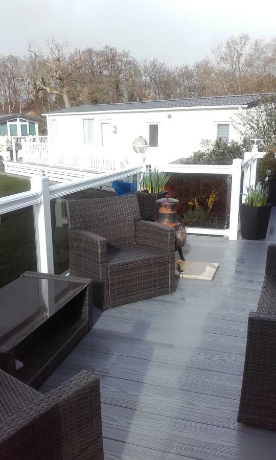 Luxury 6 Berth Lodge At Quince 10 Ferndown Esterno foto