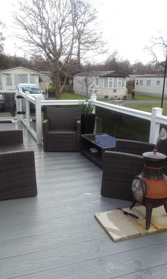Luxury 6 Berth Lodge At Quince 10 Ferndown Esterno foto