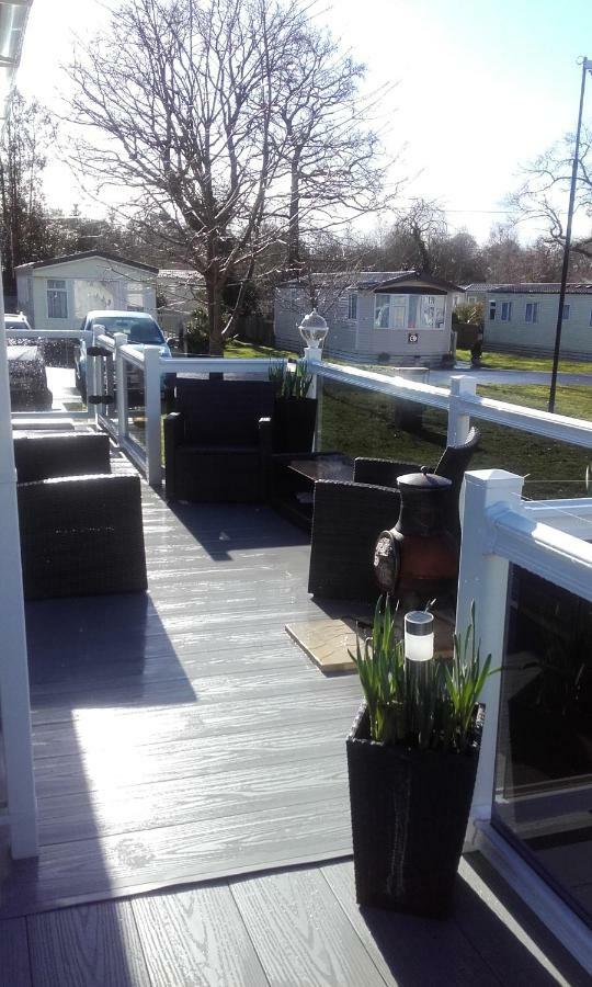Luxury 6 Berth Lodge At Quince 10 Ferndown Esterno foto